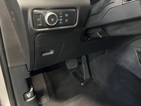 Used 2020 Ford Explorer XLT w/ Equipment Group 202A AWD/4WD image 19