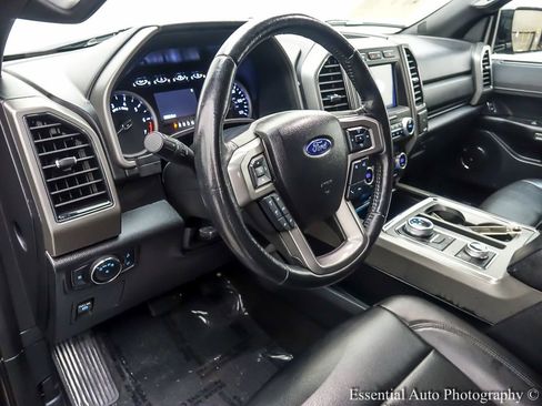Used 2021 Ford Expedition XLT image 11