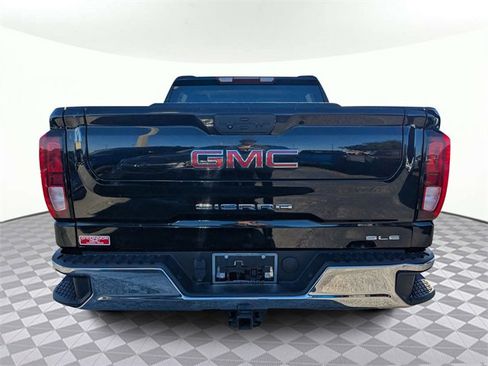 Used 2022 GMC Sierra 1500 SLE image 2