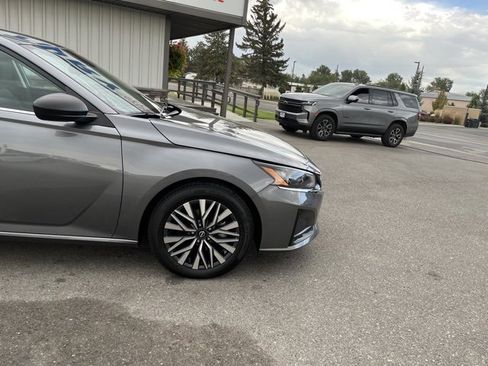 Used 2024 Nissan Altima 2.5 SV image 14