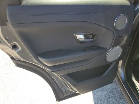 Used 2019 Land Rover Range Rover Evoque SE image 13