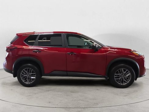 Used 2024 Nissan Rogue S AWD/4WD image 4