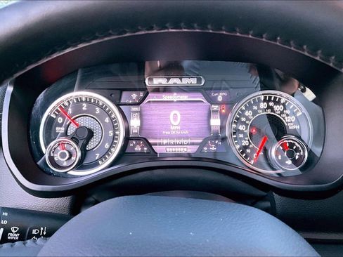Used 2024 RAM 1500 Laramie image 14