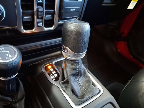 New 2025 Jeep Gladiator Sport image 8