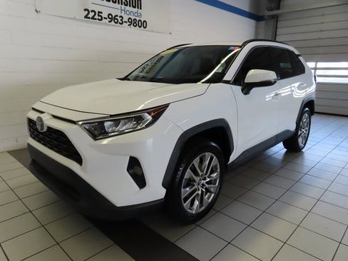 Used 2019 Toyota RAV4 XLE Premium image 2