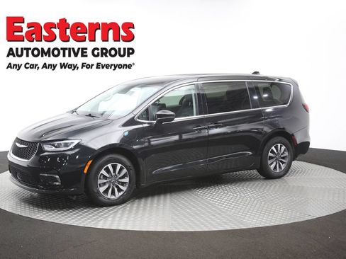 Used 2023 Chrysler Pacifica Touring-L FWD image 59