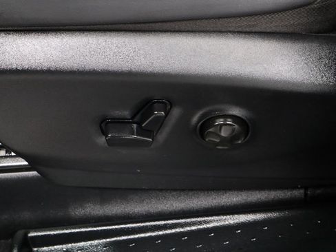Used 2025 Chrysler Pacifica Select FWD image 23