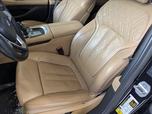 Used 2022 BMW 740i w/ Premium Package RWD image 16