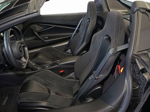 Used 2020 McLaren 720S Spider image 16