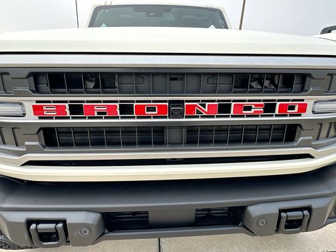 New 2026 Ford Bronco Outer Banks AWD/4WD image 27