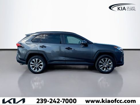 Used 2021 Toyota RAV4 Limited image 6