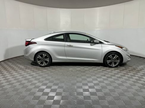 Used 2014 Hyundai Elantra w/ Option Group 2 FWD image 9