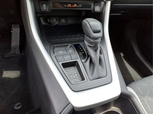 Used 2025 Toyota RAV4 XLE w/ Convenience Package FWD image 27