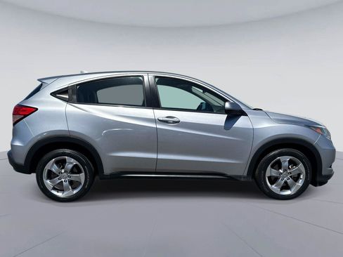Used 2018 Honda HR-V LX image 2