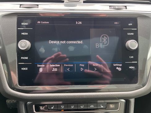 Used 2019 Volkswagen Tiguan SE w/ Panoramic Sunroof Package image 15