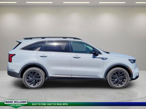 Used 2022 Kia Sorento S AWD/4WD image 2