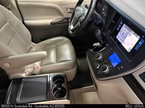 Used 2017 Toyota Sienna XLE w/ XLE Navigation Package FWD image 30