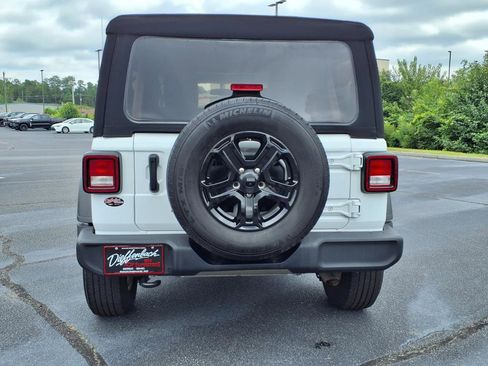 Used 2021 Jeep Wrangler Unlimited Sport image 23