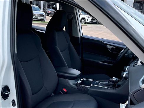 Used 2025 Toyota RAV4 LE image 9