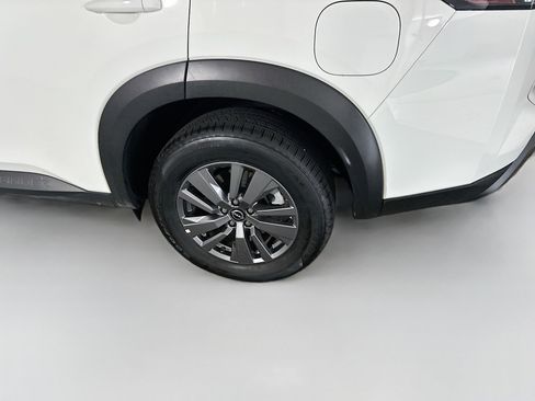 Used 2025 Nissan Pathfinder SV image 11