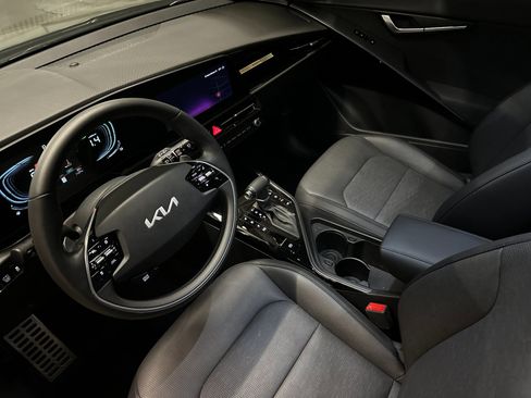 Certified 2026 Kia Niro SX Touring image 11