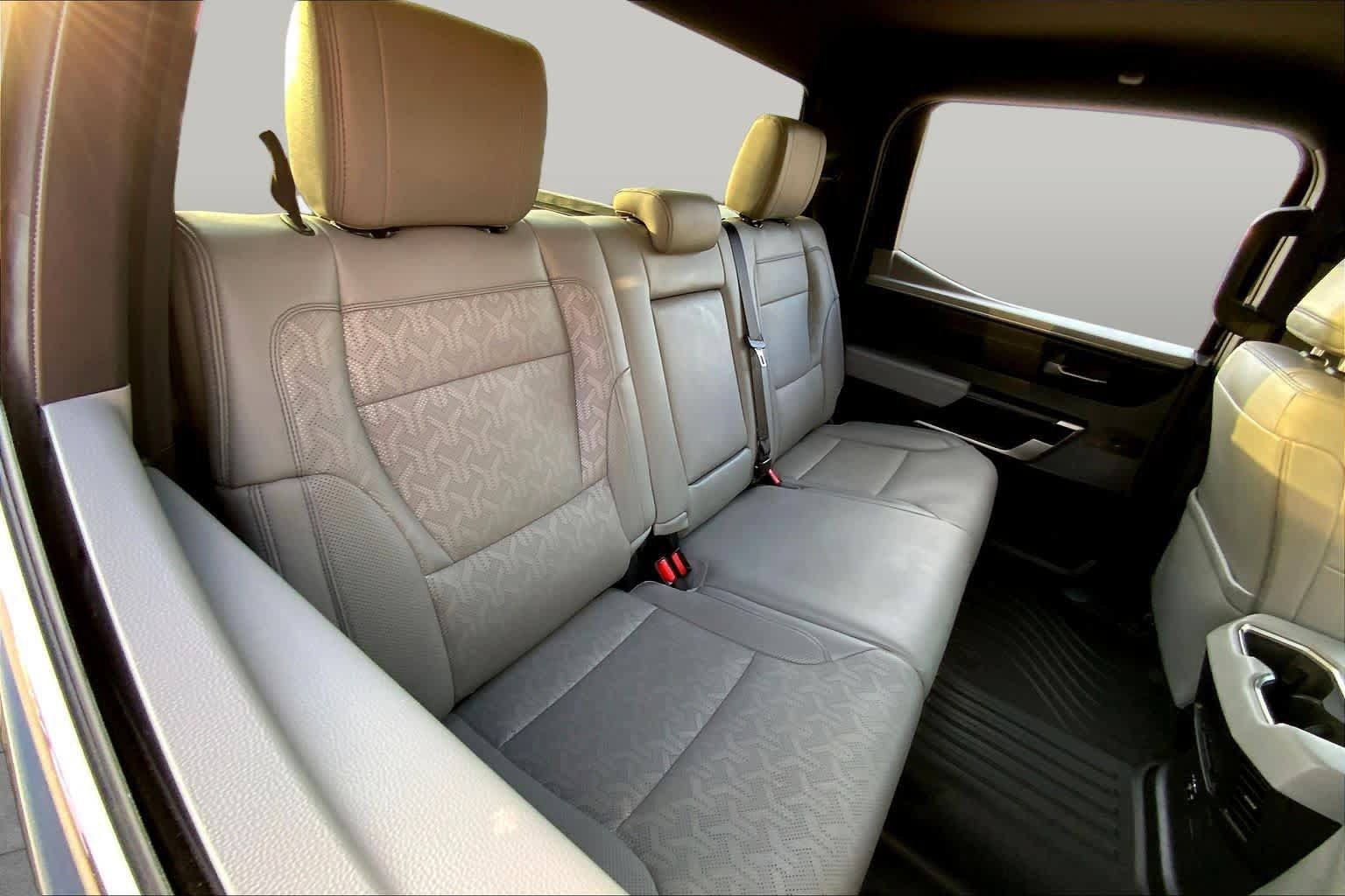 Used 2025 Toyota Tundra Limited AWD/4WD image 19