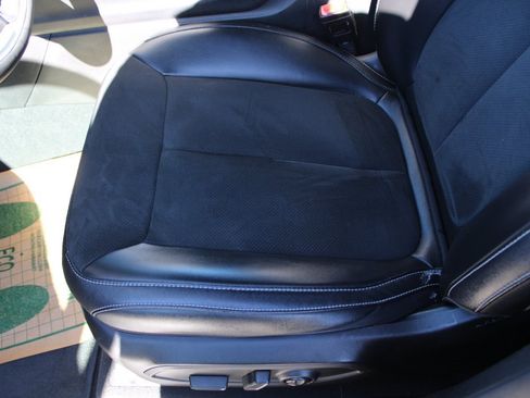 Used 2023 Jeep Grand Cherokee L Laredo image 24