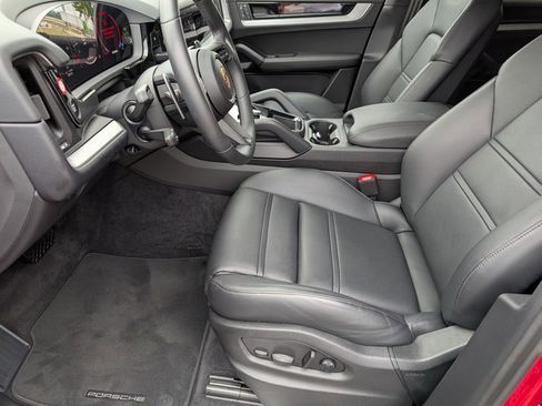Certified 2025 Porsche Cayenne Coupe AWD/4WD image 20