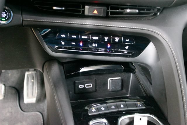 Used 2023 Buick Envision Essence w/ Sport Touring Package AWD/4WD image 19