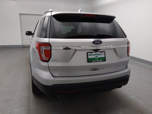 Used 2017 Ford Explorer XLT w/ Equipment Group 201A FWD image 6