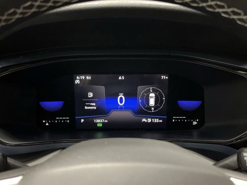 Used 2023 Volkswagen Taos SE w/ Black Wheel Package image 16