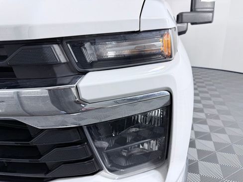 Used 2024 Chevrolet Silverado 2500 LT w/ Convenience Package image 25