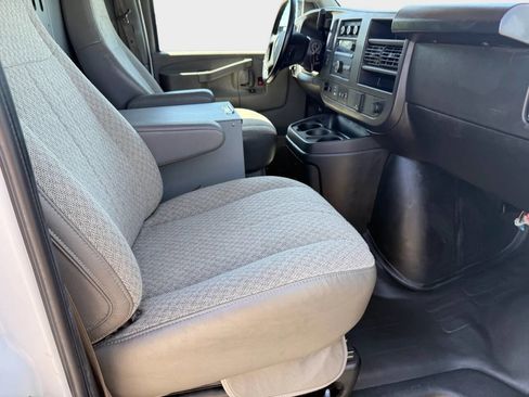 Used 2022 Chevrolet Express 2500 w/ Driver Convenience Package RWD image 11