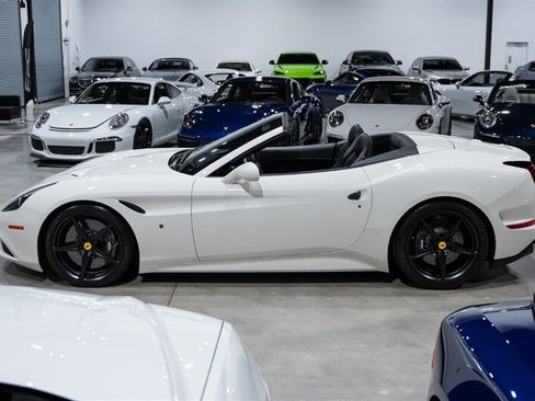 Used 2016 Ferrari California T RWD image 3