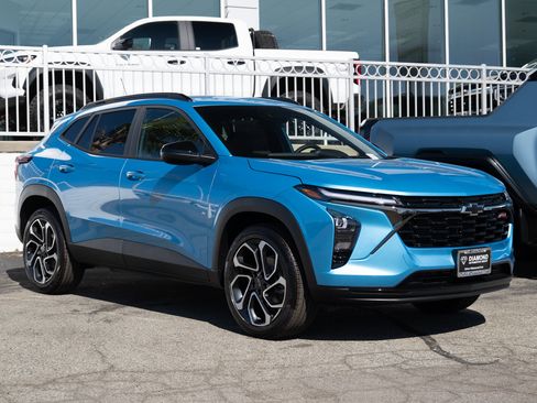 New 2026 Chevrolet Trax RS w/ Driver Confidence Package image 2