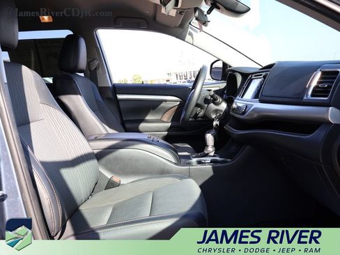 Used 2019 Toyota Highlander Plus AWD/4WD image 9