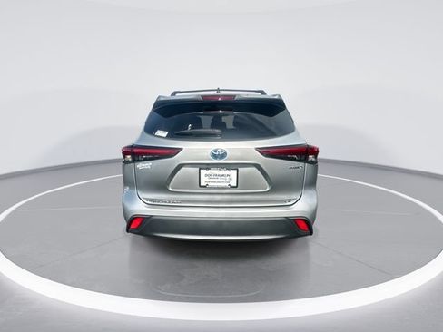 Used 2023 Toyota Highlander LE FWD image 7