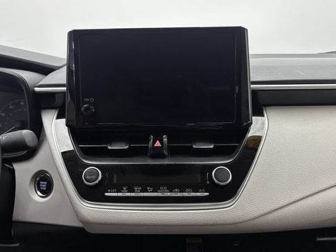 Used 2025 Toyota Corolla LE w/ LE Premium Package FWD image 19