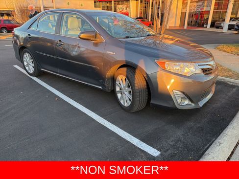 Used 2013 Toyota Camry XLE image 2