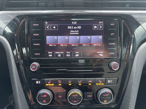 Used 2021 Volkswagen Passat 2.0T R-Line image 21