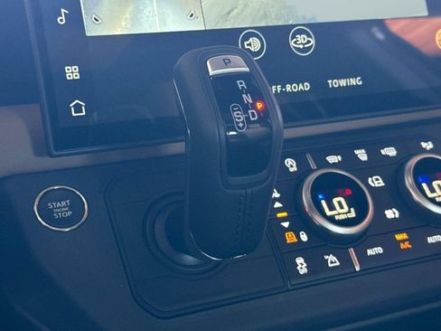 Certified 2026 Land Rover Defender 110 X-Dynamic SE AWD/4WD image 18