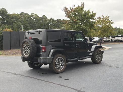 Used 2016 Jeep Wrangler Unlimited Sahara w/ Connectivity Group AWD/4WD image 3
