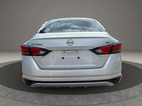Used 2024 Nissan Altima 2.5 SV FWD image 6