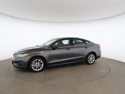 Used 2019 Ford Fusion SE image 4