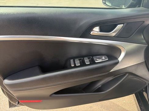 Used 2025 Genesis G70 2.5T AWD/4WD image 20