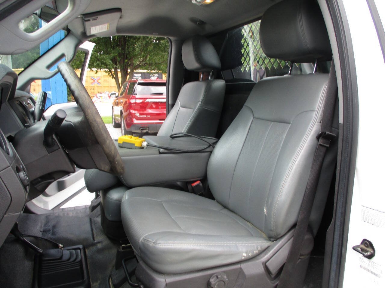 Used 2016 Ford F550 4x4 Regular Cab Super Duty w/ Power Equipment Group image 32