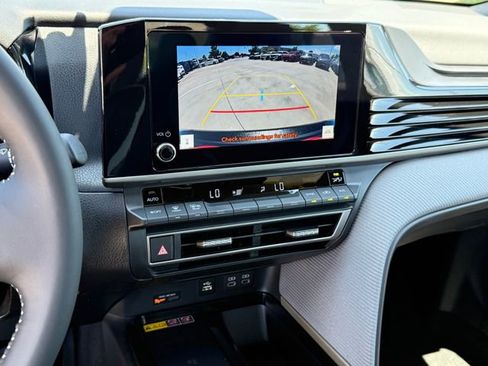 Used 2025 Toyota Camry SE w/ Convenience Package FWD image 17