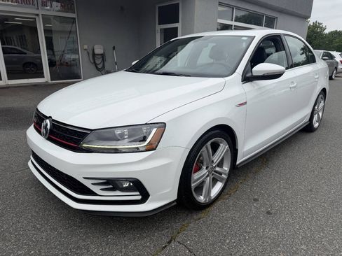 Used 2017 Volkswagen Jetta GLI FWD image 3