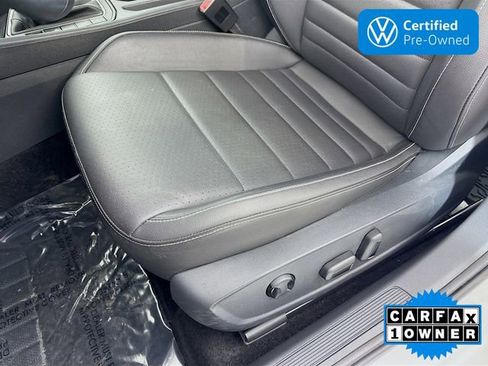 Certified 2024 Volkswagen Jetta SE w/ Panoramic Sunroof Package image 19