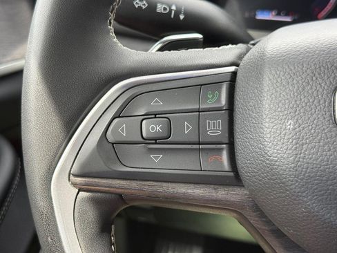 Used 2024 Jeep Grand Cherokee L Limited w/ Luxury Tech Group II AWD/4WD image 15